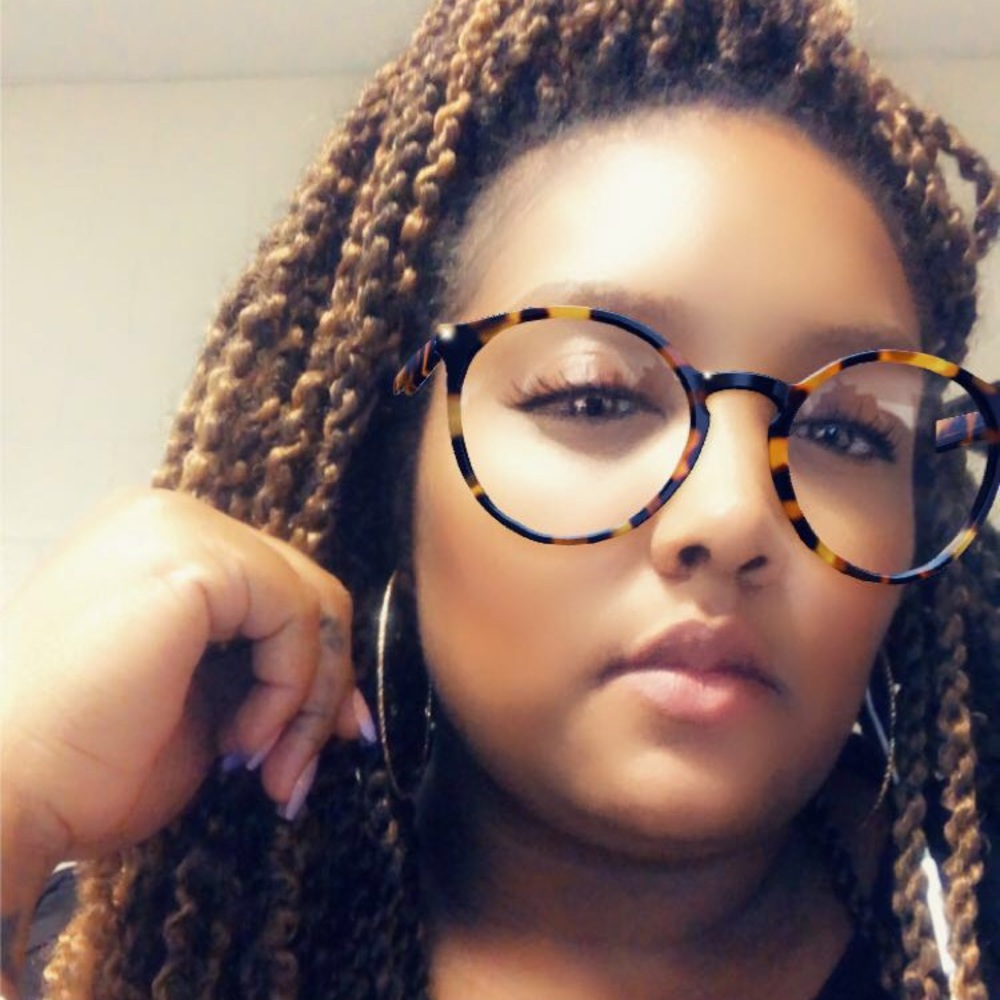 Meet your Posher, Lisa